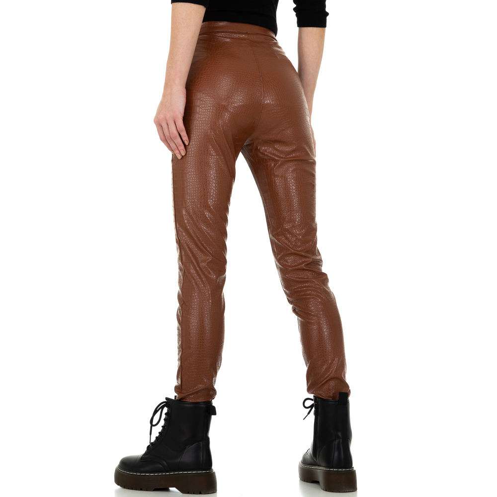 Pantaloni cu aspect piele pentru femei de la Daysie - maro - image 3