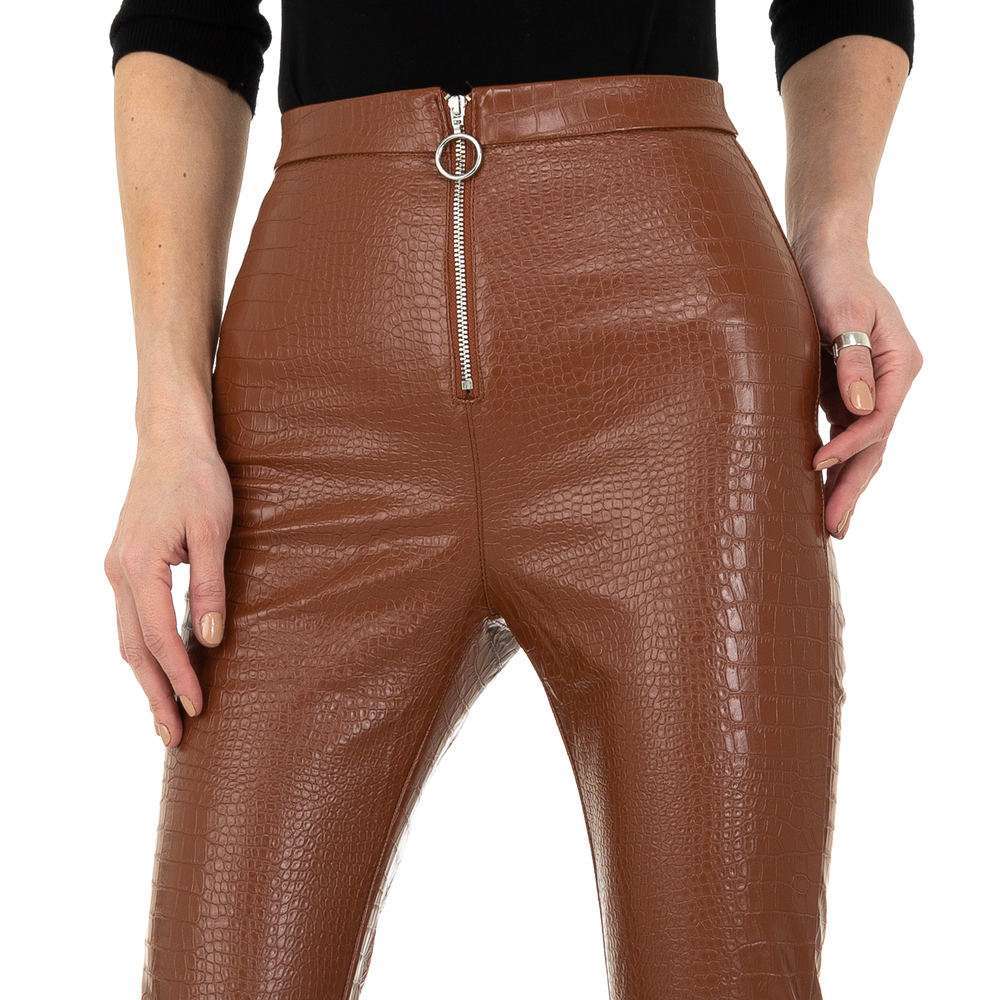 Pantaloni cu aspect piele pentru femei de la Daysie - maro - image 4