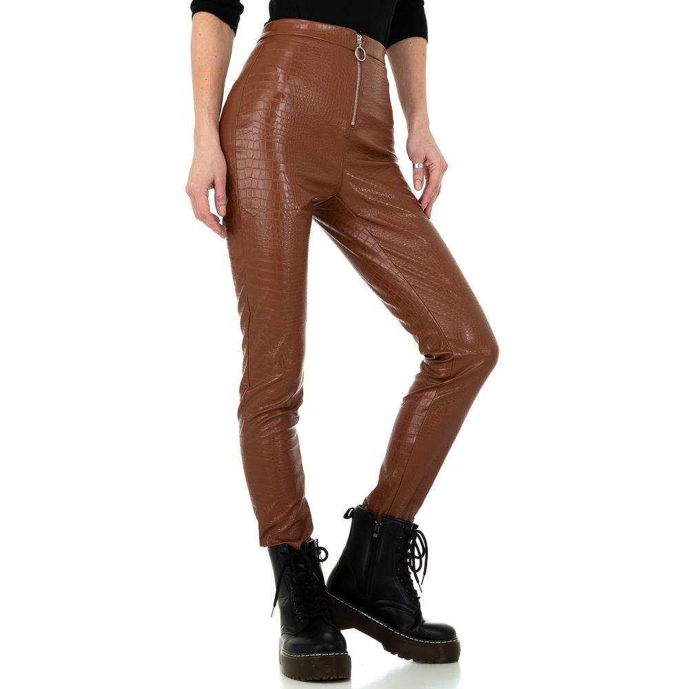 Pantaloni cu aspect piele pentru femei de la Daysie - maro - image 5