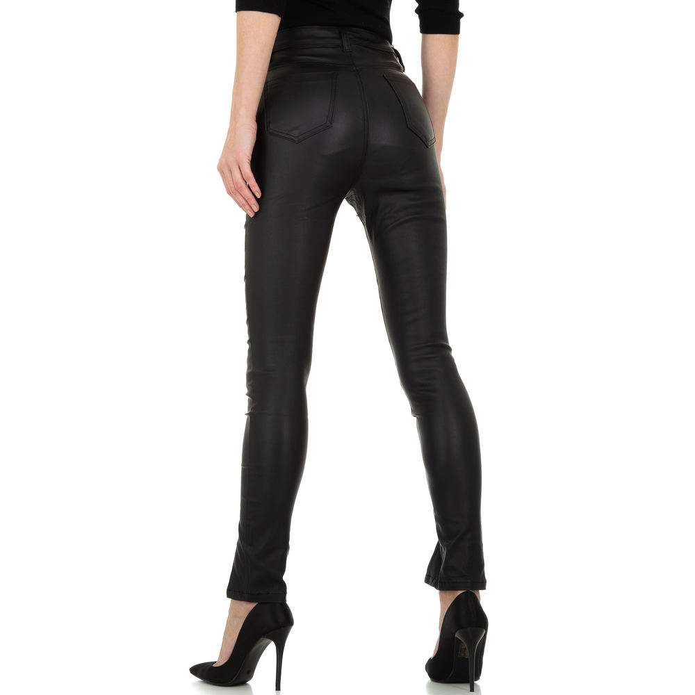 Pantaloni cu aspect piele pentru femei de la Daysie - negru - image 3