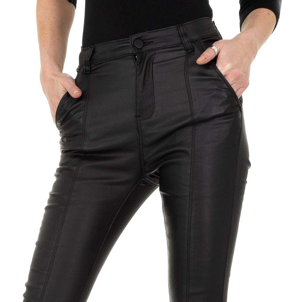 Pantaloni cu aspect piele pentru femei de la Daysie - negru - image 5
