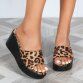 Damen Keilsandaletten - leopard
